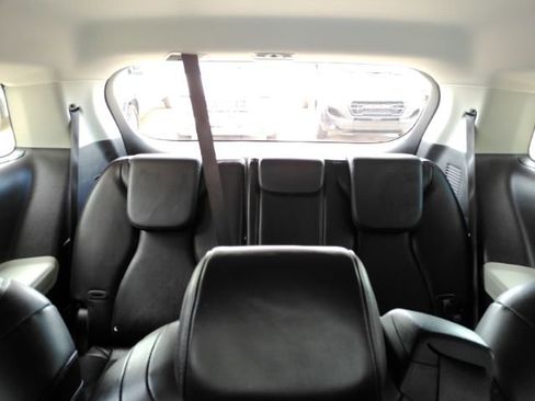 Used 2024 Kia Carnival EX FWD image 37