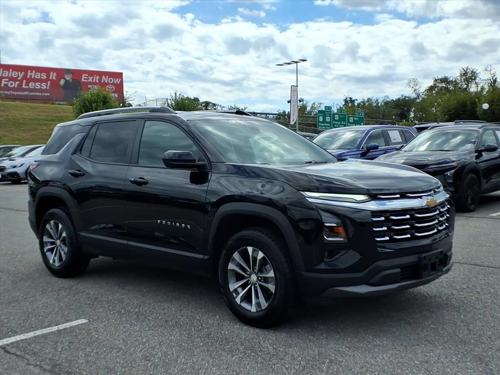 Used 2025 Chevrolet Equinox LT w/ Convenience Package II FWD image 2