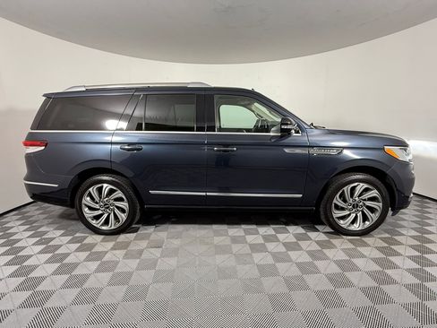 Used 2022 Lincoln Navigator Reserve image 9