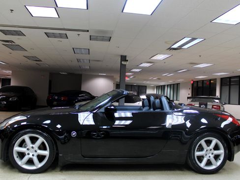 Used 2004 Nissan 350Z Touring image 38