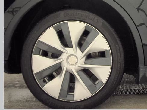 Used 2023 Tesla Model Y Long Range image 18