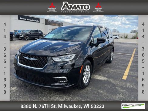 Used 2023 Chrysler Pacifica Touring-L FWD image 1
