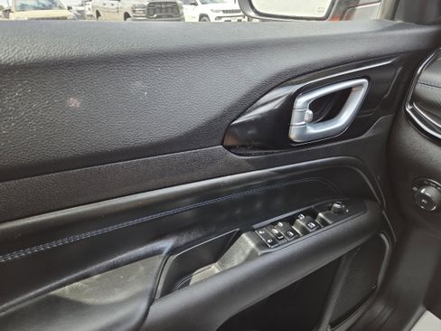 New 2026 Jeep Compass Latitude image 38