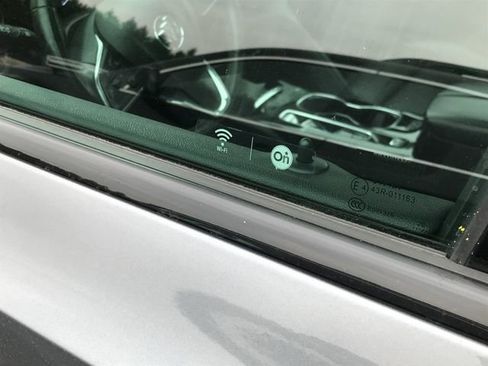 Certified 2021 Buick Envision Essence w/ Technology Package I image 3