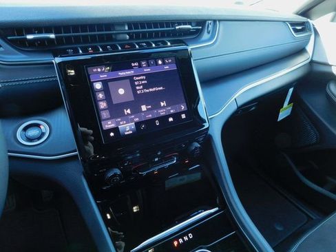 New 2025 Jeep Grand Cherokee L Laredo image 28