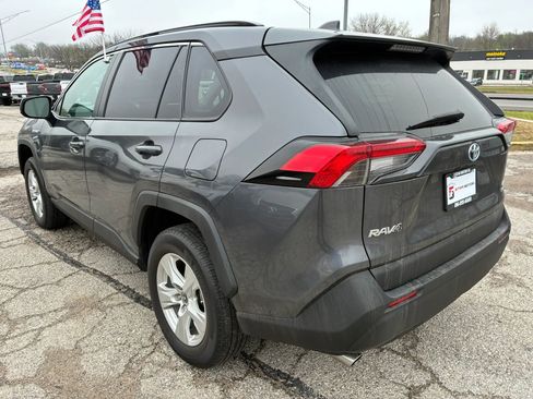 Used 2021 Toyota RAV4 LE image 4
