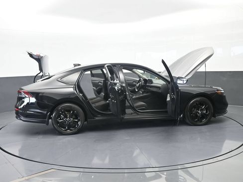 Used 2025 Honda Accord SE image 69