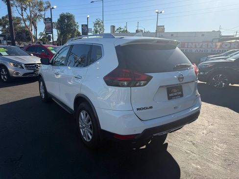 Used 2020 Nissan Rogue SV FWD image 4