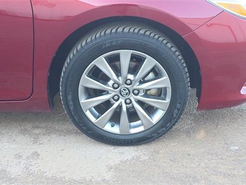 Used 2017 Toyota Camry XLE w/ Moonroof Package image 32