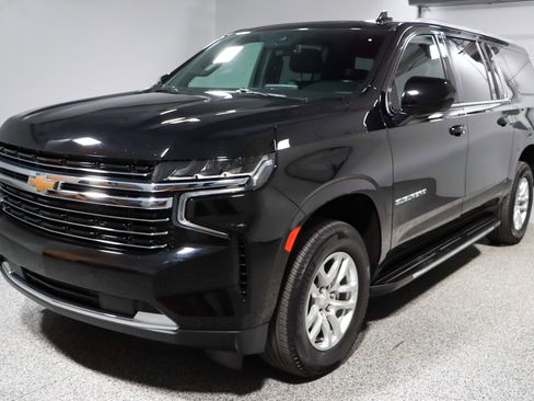 Used 2023 Chevrolet Suburban LT image 36