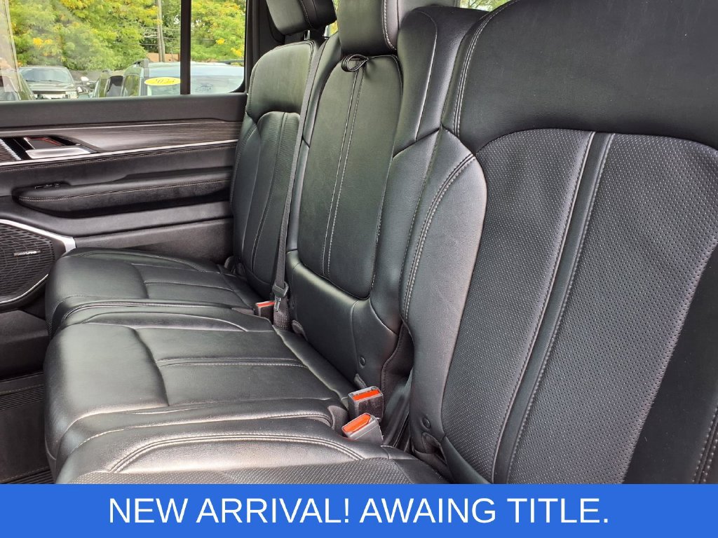 Used 2024 Jeep Wagoneer L Series II w/ Flexible Seating Group AWD/4WD image 7