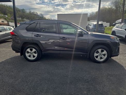 Used 2021 Toyota RAV4 XLE w/ Convenience Package AWD/4WD image 3