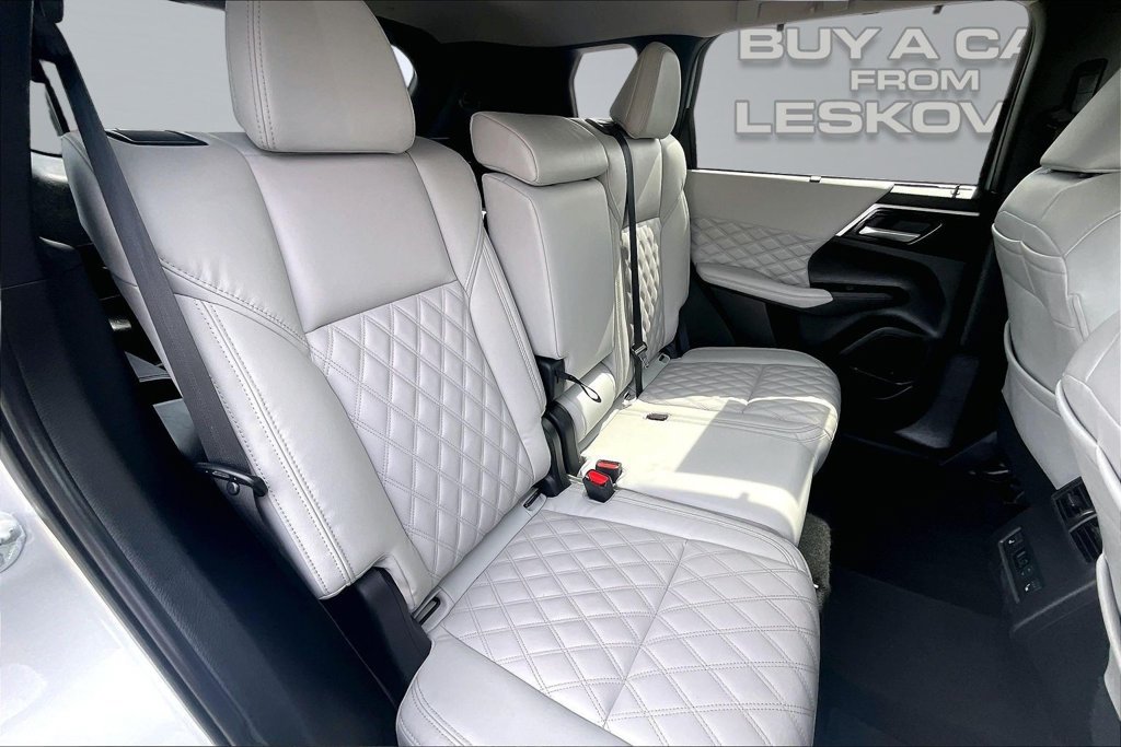 Used 2024 Mitsubishi Outlander SEL AWD/4WD image 26