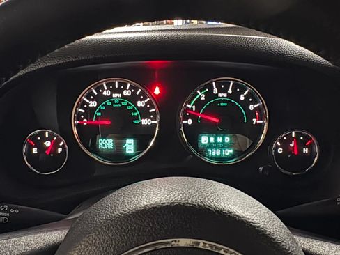 Used 2017 Jeep Wrangler Rubicon w/ Connectivity Group AWD/4WD image 13