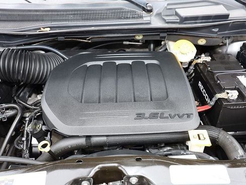 Used 2017 Dodge Grand Caravan SXT image 31