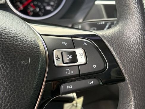 Used 2018 Volkswagen Tiguan S image 8