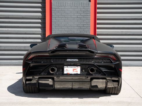Used 2021 Lamborghini Huracan EVO image 4