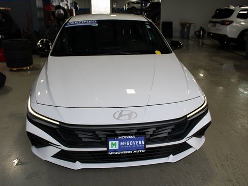 Used 2025 Hyundai Elantra Sport image 3