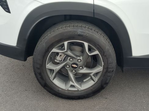Used 2024 Chevrolet Trax LT w/ Driver Confidence Package FWD image 13