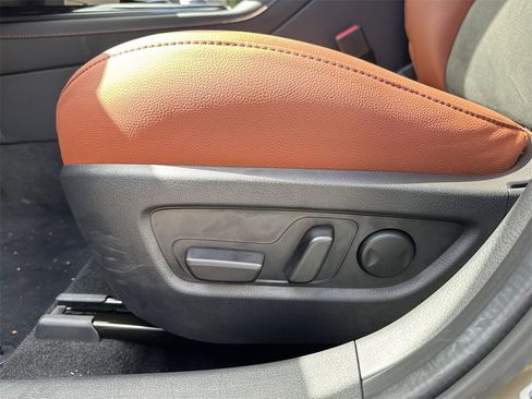 New 2024 MAZDA CX-30 Carbon image 43