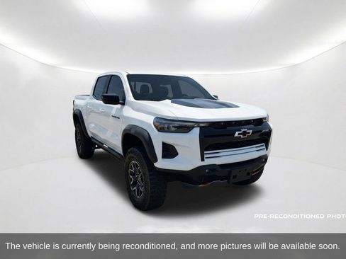 Used 2024 Chevrolet Colorado ZR2 w/ Technology Package AWD/4WD image 3