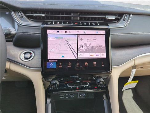 New 2025 Jeep Grand Cherokee Limited w/ Black Appearance Package image 13