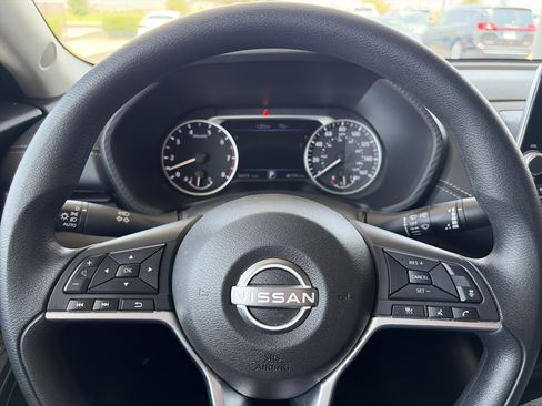Used 2025 Nissan Sentra SV FWD image 15