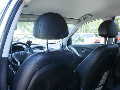 Used 2011 Hyundai Tucson GLS FWD image 29