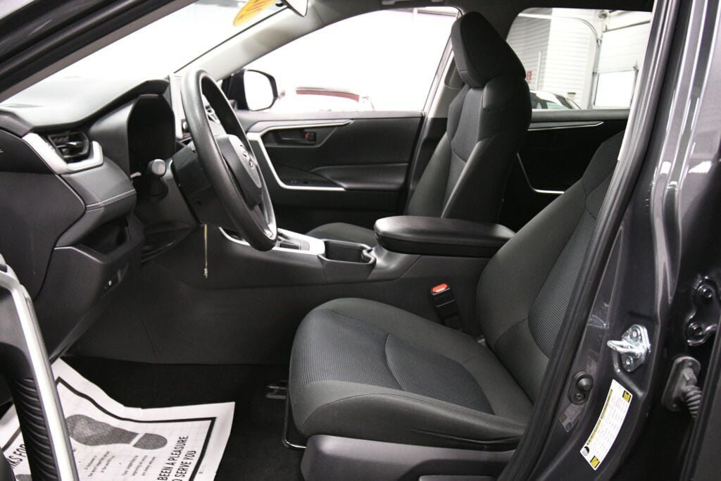 Certified 2025 Toyota RAV4 LE AWD/4WD image 9