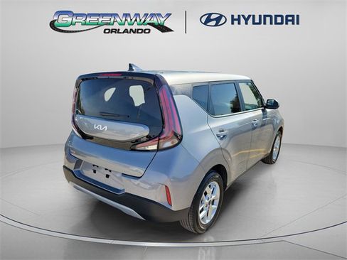 Used 2025 Kia Soul LX image 4