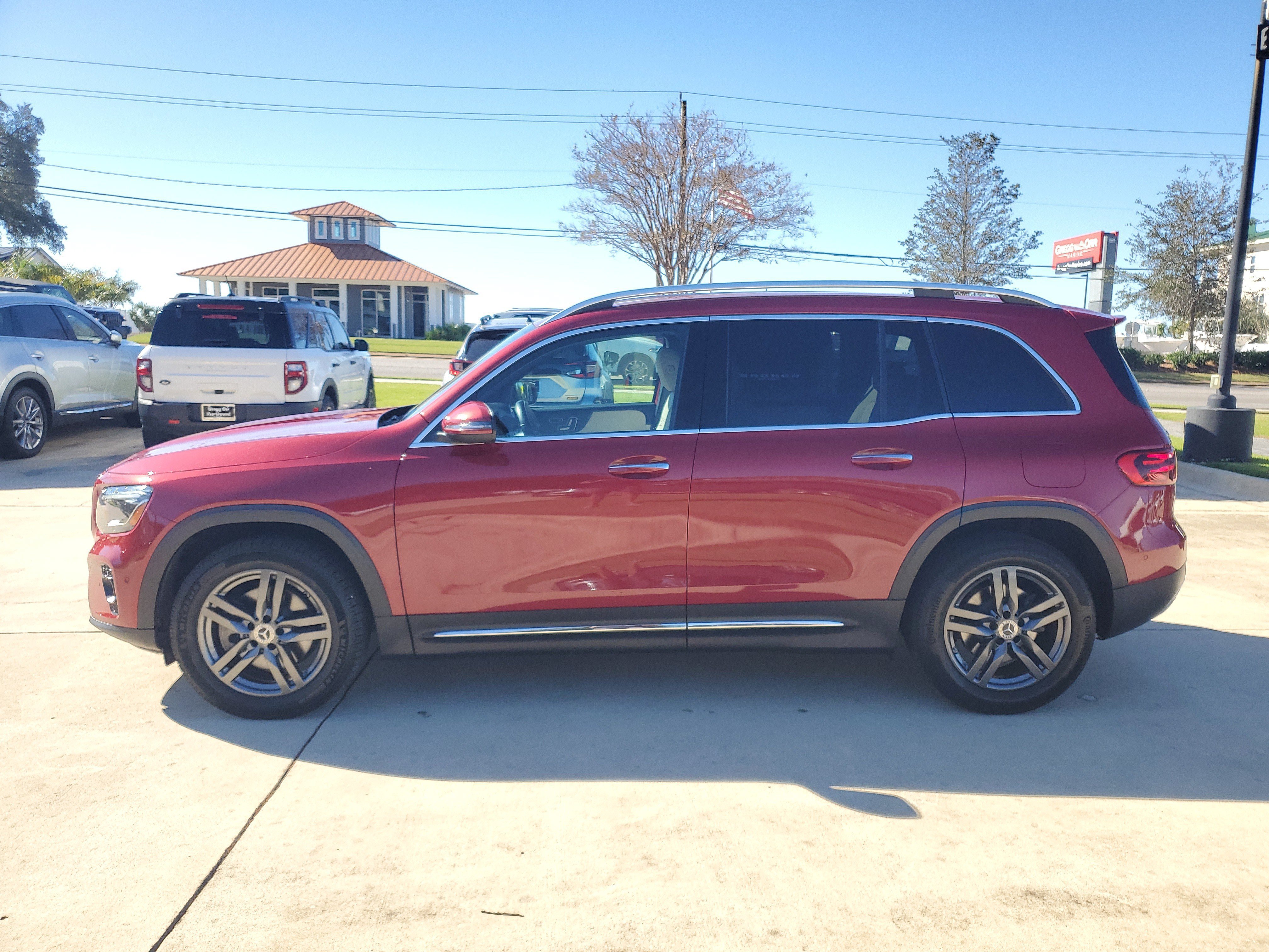 Used 2024 Mercedes-Benz GLB 250 image 2