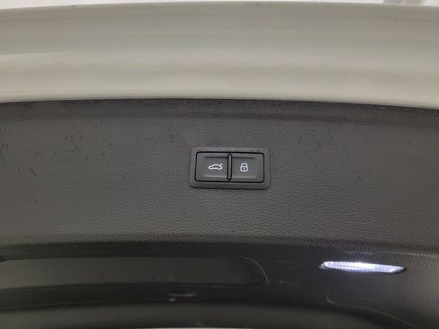 Used 2021 Audi Q5 2.0T Premium w/ Convenience Package image 2