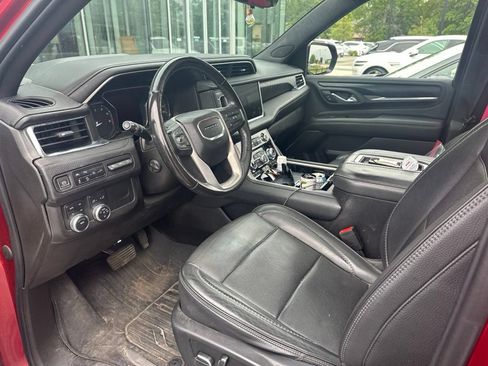 Used 2021 GMC Yukon Denali w/ Denali Premium Package AWD/4WD image 11
