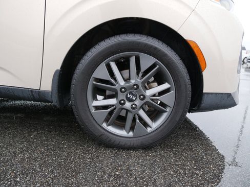 Used 2020 Kia Soul EX image 10