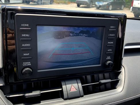 Used 2019 Toyota RAV4 LE FWD image 26