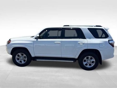 Used 2022 Toyota 4Runner SR5 Premium w/ Moonroof Package AWD/4WD image 3