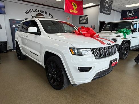 Used 2021 Jeep Grand Cherokee Laredo X AWD/4WD image 2