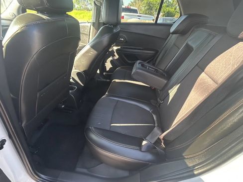 Used 2018 Chevrolet Trax LT w/ Sun & Sound Package FWD image 22