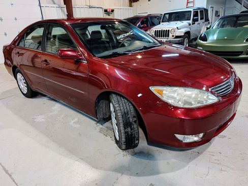 Used 2005 Toyota Camry XLE image 8