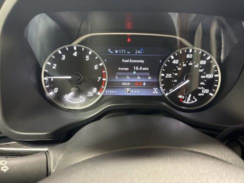 Used 2024 Nissan Titan SV w/ SV Convenience Package image 17