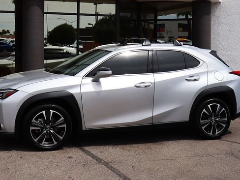 Used 2019 Lexus UX 200 w/ Premium Package FWD image 7