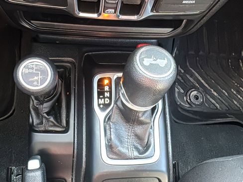 Used 2022 Jeep Wrangler Unlimited Sport image 19