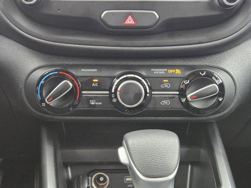 Certified 2025 Kia Soul LX w/ LX Technology Package image 21