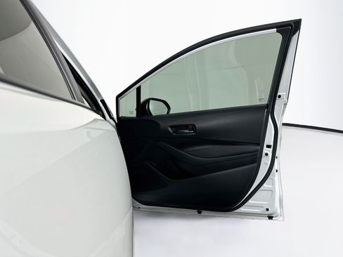 Used 2025 Toyota Corolla LE w/ LE Premium Package FWD image 30