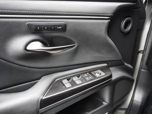 Used 2019 Lexus ES 300h w/ Premium Package FWD image 12