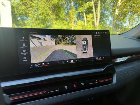 Used 2024 BMW 530i xDrive w/ Premium Package image 25