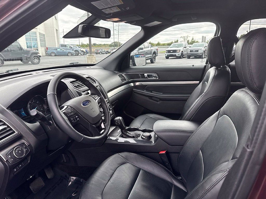 Used 2018 Ford Explorer XLT w/ Equipment Group 202A AWD/4WD image 5