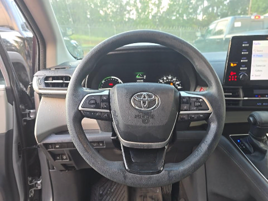 Used 2021 Toyota Sienna LE AWD/4WD image 4