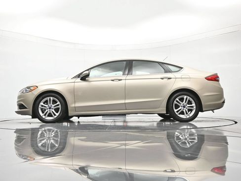 Used 2018 Ford Fusion SE w/ Fusion SE Technology Package FWD image 44