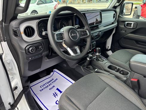 Used 2025 Jeep Wrangler Unlimited Sahara w/ Safety Group AWD/4WD image 11